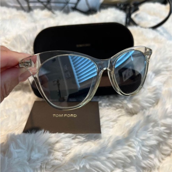 Tom Ford Clear Blue Gradient Authentic
Sunglasses - Picture 8 of 9